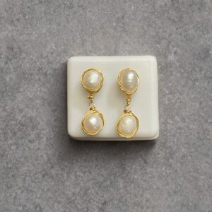 Elegant Gold and Pearl Earrings